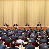 发展社区支持的居家养老，扩大普惠养老服务